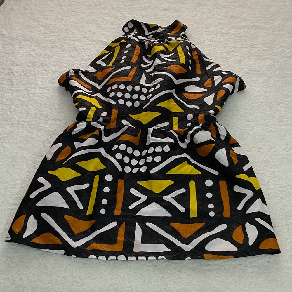 Woman’s sleeveless Lapogee shirt with Geometric Patterns and bow on the back